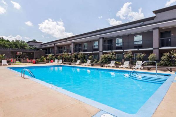 Clarion Inn & Suites Russellville I-40