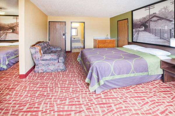 Super 8 by Wyndham Van Buren/Ft. Smith Area