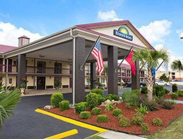 Days Inn by Wyndham West Memphis