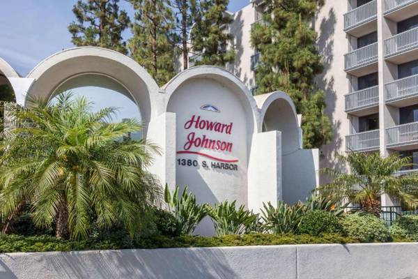 Howard Johnson by Wyndham Anaheim Hotel & Water Playground