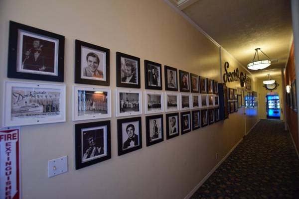 Catalina Courtyard Suites