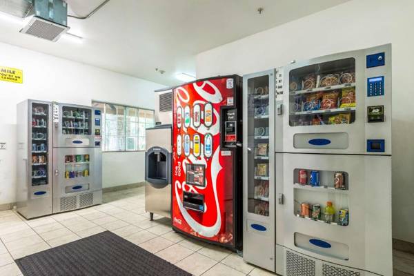 Studio 6-Bakersfield CA