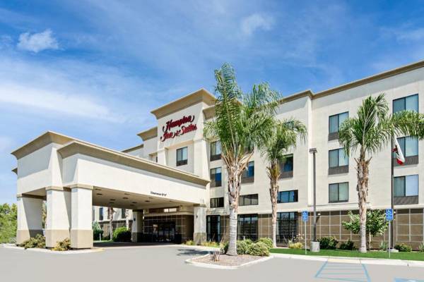 Hampton Inn and Suites Bakersfield / Highway 58