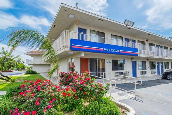 Motel 6-Bakersfield CA - Airport