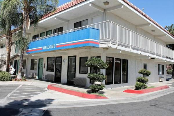 Motel 6-Bakersfield CA - Convention Center