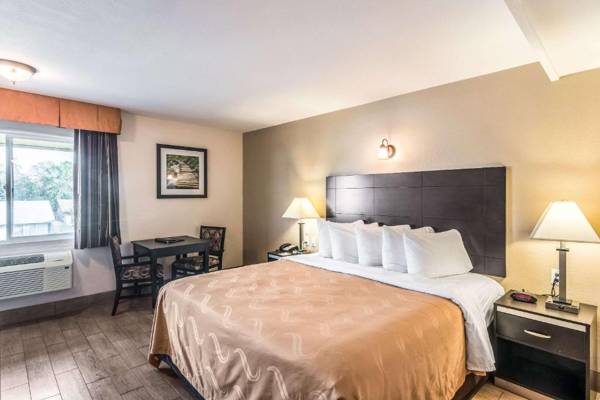 Quality Inn & Suites near Downtown Bakersfield