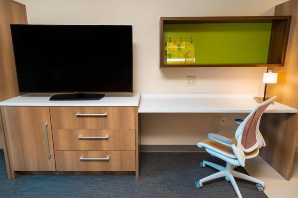 Workspace - Home2 Suites Bakersfield