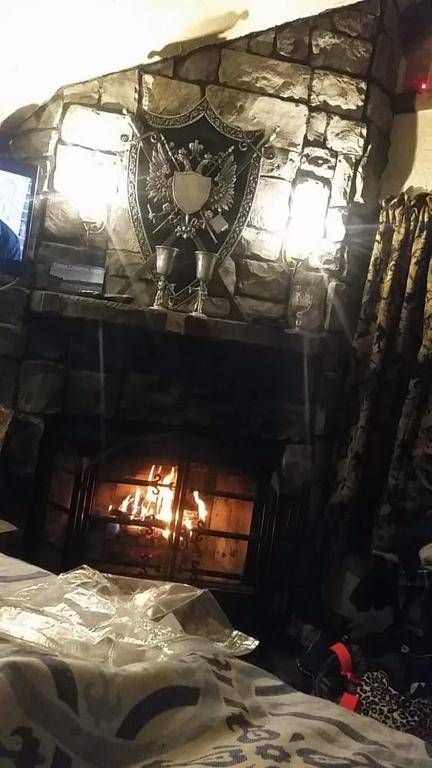 Castle Wood Theme Cottages- COUPLES ONLY