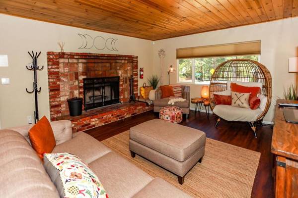 Bohemia Big Bear-1926 by Big Bear Vacations