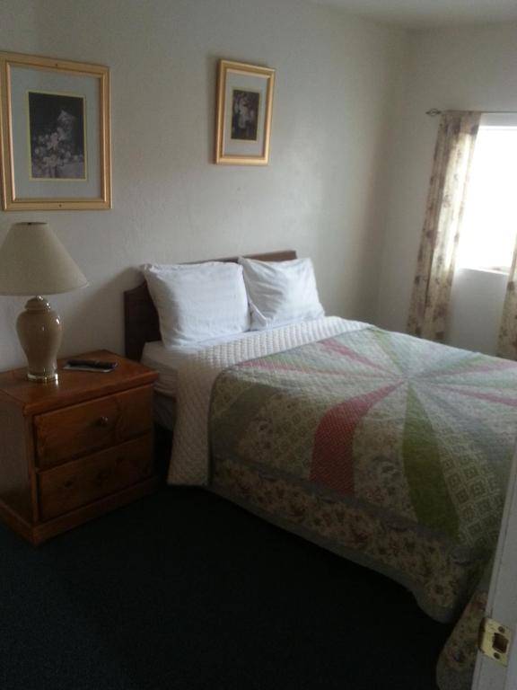 Bishop Village Motel