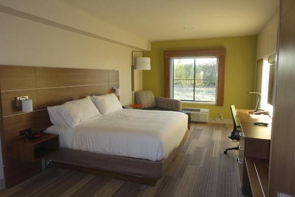 Holiday Inn Express & Suites Brentwood an IHG Hotel