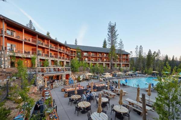 Rush Creek Lodge at Yosemite