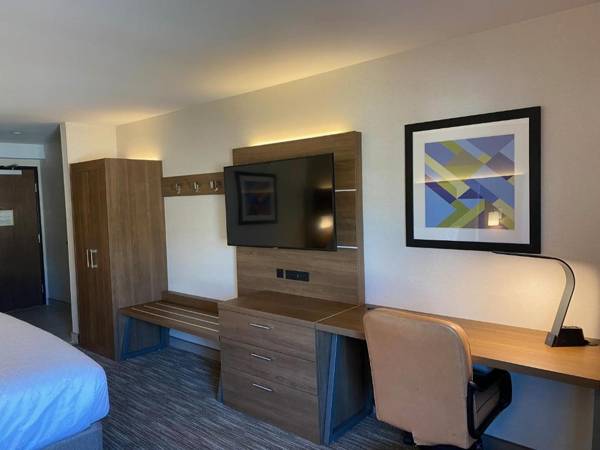 Holiday Inn Express & Suites Chatsworth an IHG Hotel