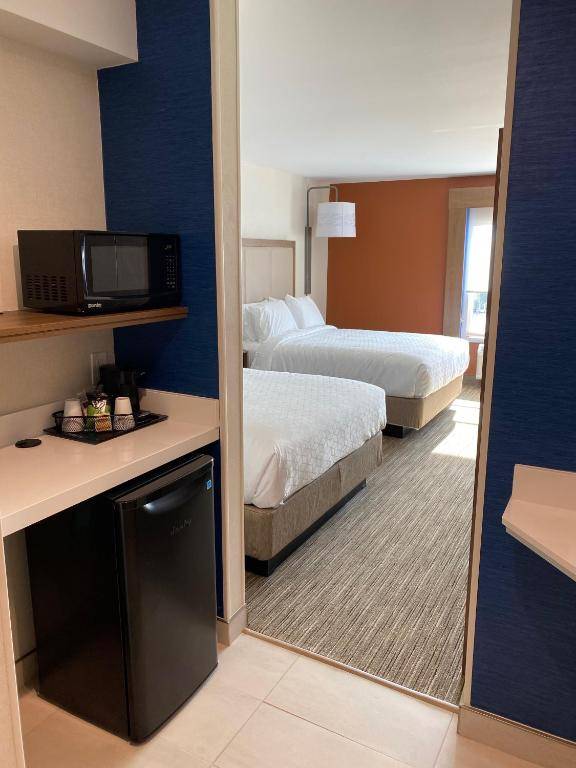 Holiday Inn Express & Suites Chatsworth an IHG Hotel