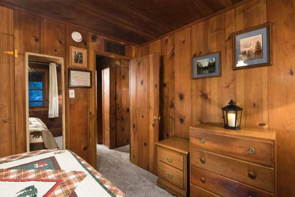 16 Chipmunks Holiday