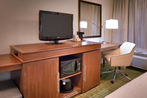 Workspace - Hampton Inn Irvine/East Lake Forest