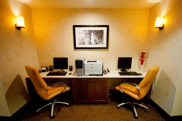 Workspace - Hampton Inn & Suites Fresno