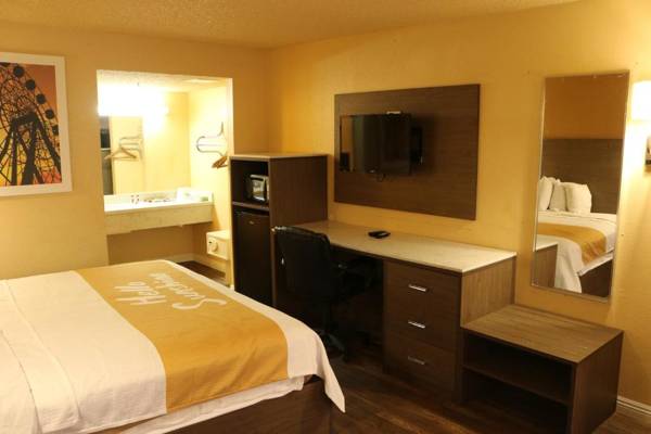 Workspace - Days Inn by Wyndham Fresno South