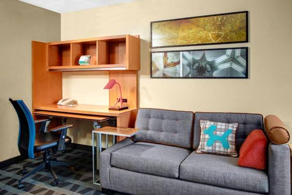 Workspace - TownePlace Suites Fresno
