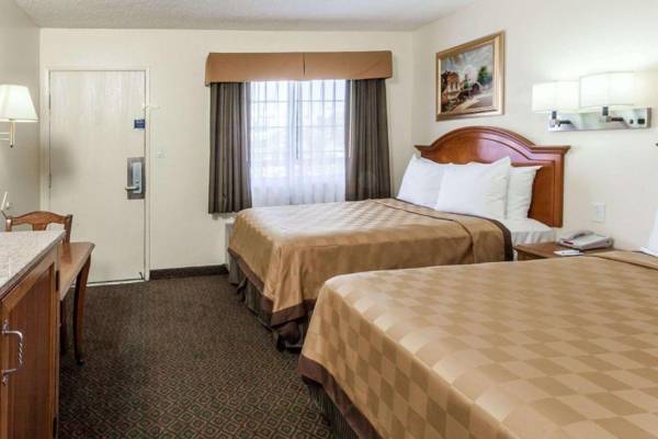 Travelodge by Wyndham Fullerton Near Anaheim