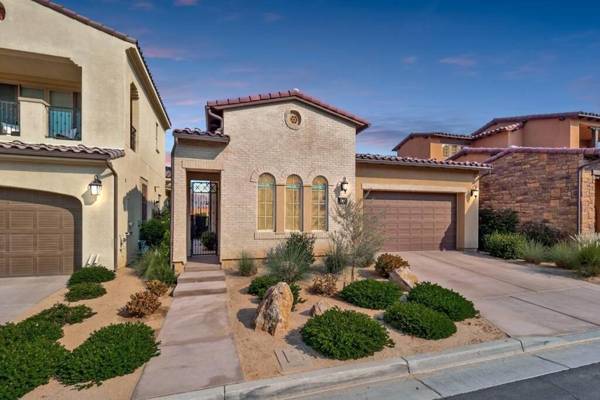 Cheerful dual Master Bedroom Pool Home