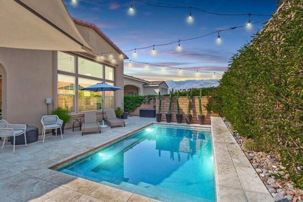 Cheerful dual Master Bedroom Pool Home