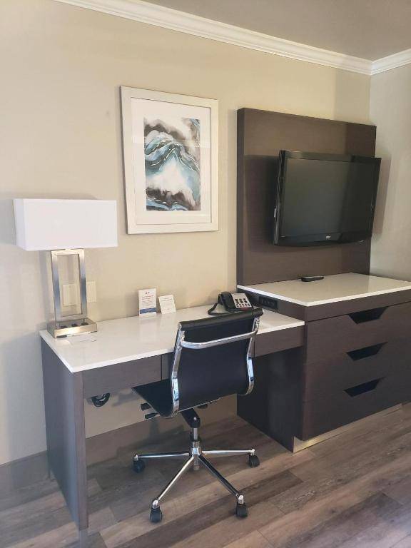 Workspace - Best Western Inn & Suites Lemoore