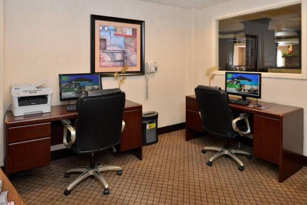 Workspace - Holiday Inn Express Hotel & Suites Lincoln-Roseville Area an IHG Hotel