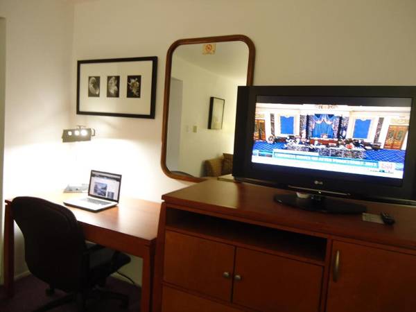 Workspace - Maple Inn and Suites Los Banos
