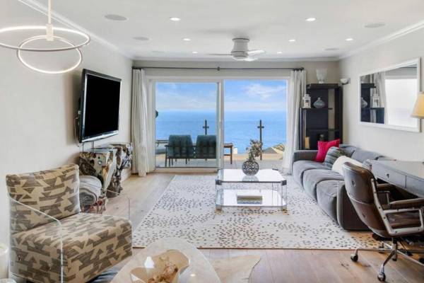 Workspace - Lovely 2 Bed Condo in heart of Malibu / Sea Views