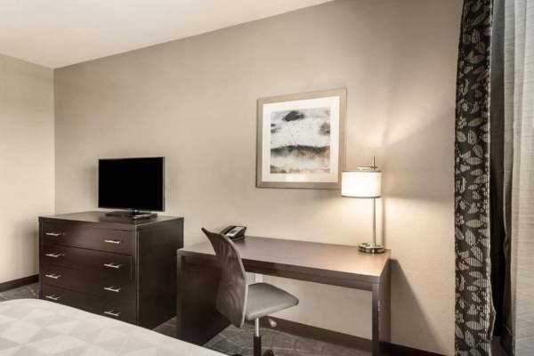 Workspace - Holiday Inn Hotel & Suites Silicon Valley – Milpitas an IHG Hotel