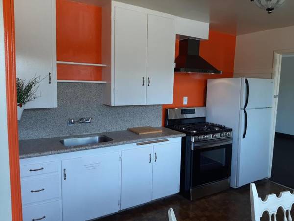 THE NEW STAR MOTEL (1950s Retro Lodging and Retreat Center)