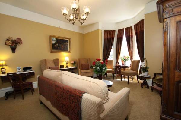 Hennessey House Bed and Breakfast