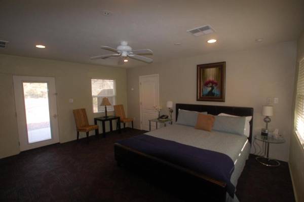 Queen's Inn By The River