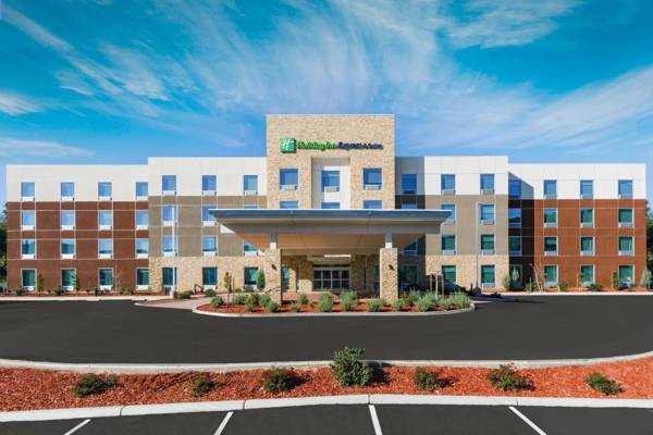 Holiday Inn Express & Suites Oakhurst-Yosemite Park Area an IHG Hotel