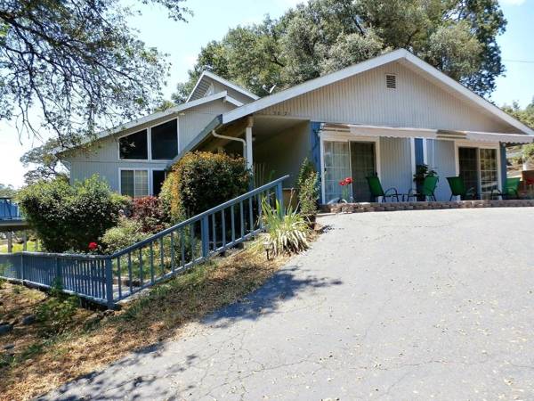 NEW CHARMING 2 BEDROOMS UNIT CLOSE TO EVERYTHING