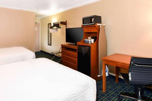 Workspace - SureStay Hotel by Best Western Ontario Airport