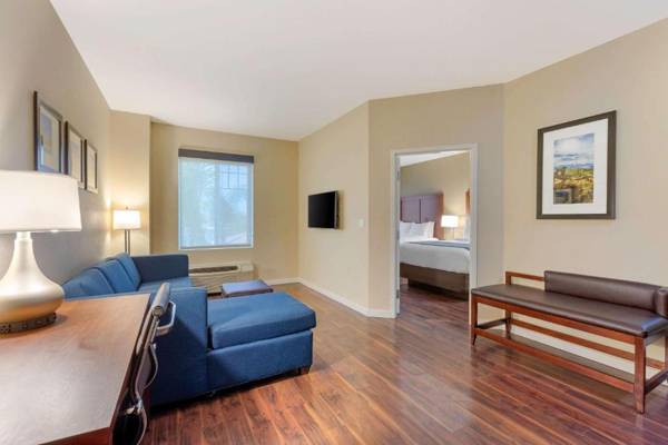 Comfort Inn & Suites Near Ontario Airport