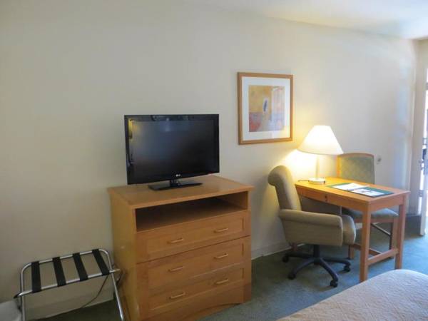 Workspace - Travelodge by Wyndham Palm Springs