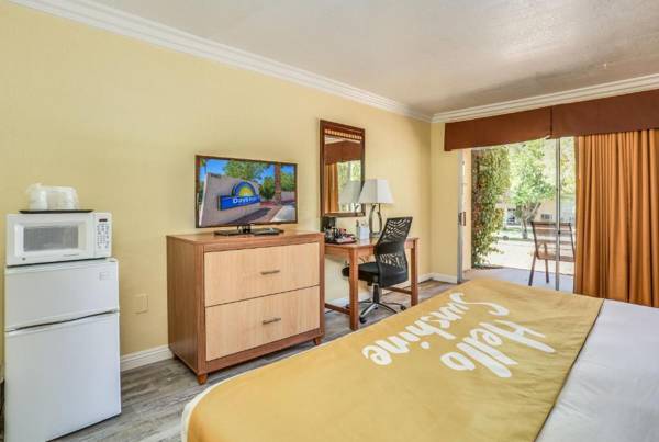 Workspace - Days Inn by Wyndham Palm Springs