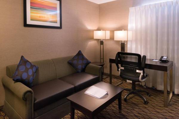 Workspace - Holiday Inn Express Hotel & Suites Pasadena-Colorado Boulevard an IHG Hotel