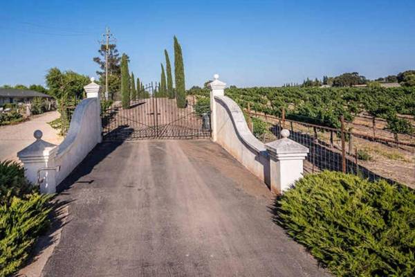 Chateau Robles -Vineyard English Garden