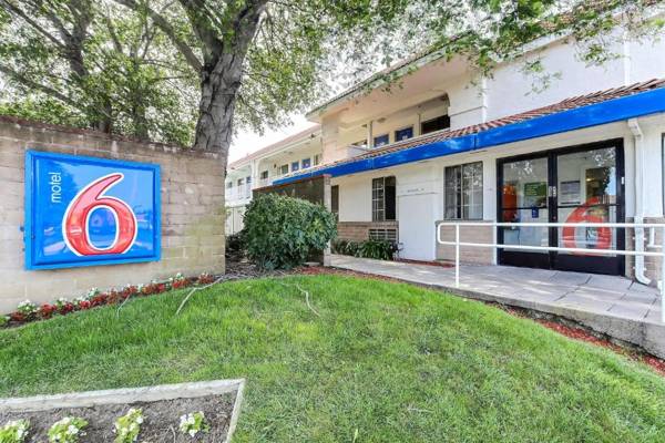 Motel 6-Pinole CA