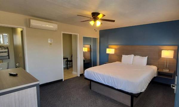 Beachwalker Inn & Suites