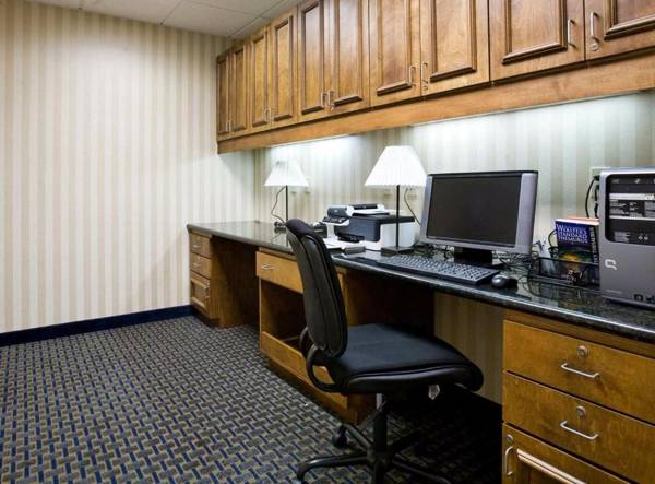 Workspace - Hampton Inn & Suites Pittsburg