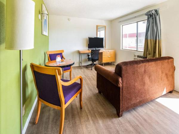 Rodeway Inn & Suites