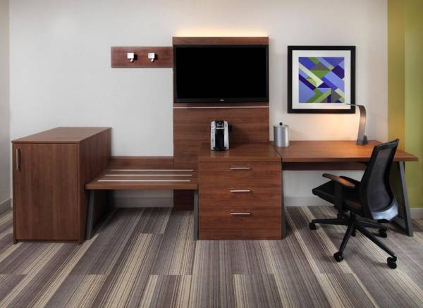 Workspace - Holiday Inn Express Hotel & Suites Fisherman's Wharf an IHG Hotel