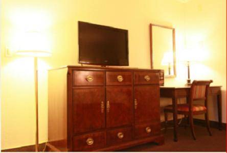 Caravelle Inn & Suites