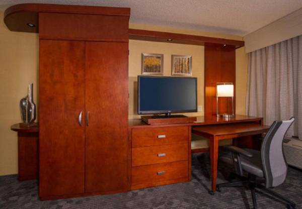 Workspace - Courtyard by Marriott San Luis Obispo