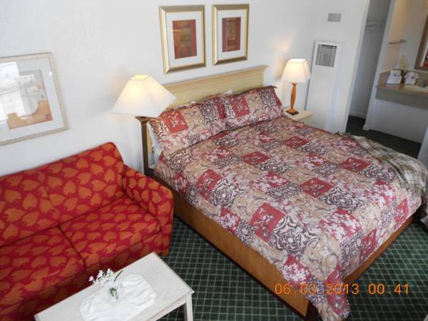 Fireside Inn By The Beach Boardwalk & Bowling